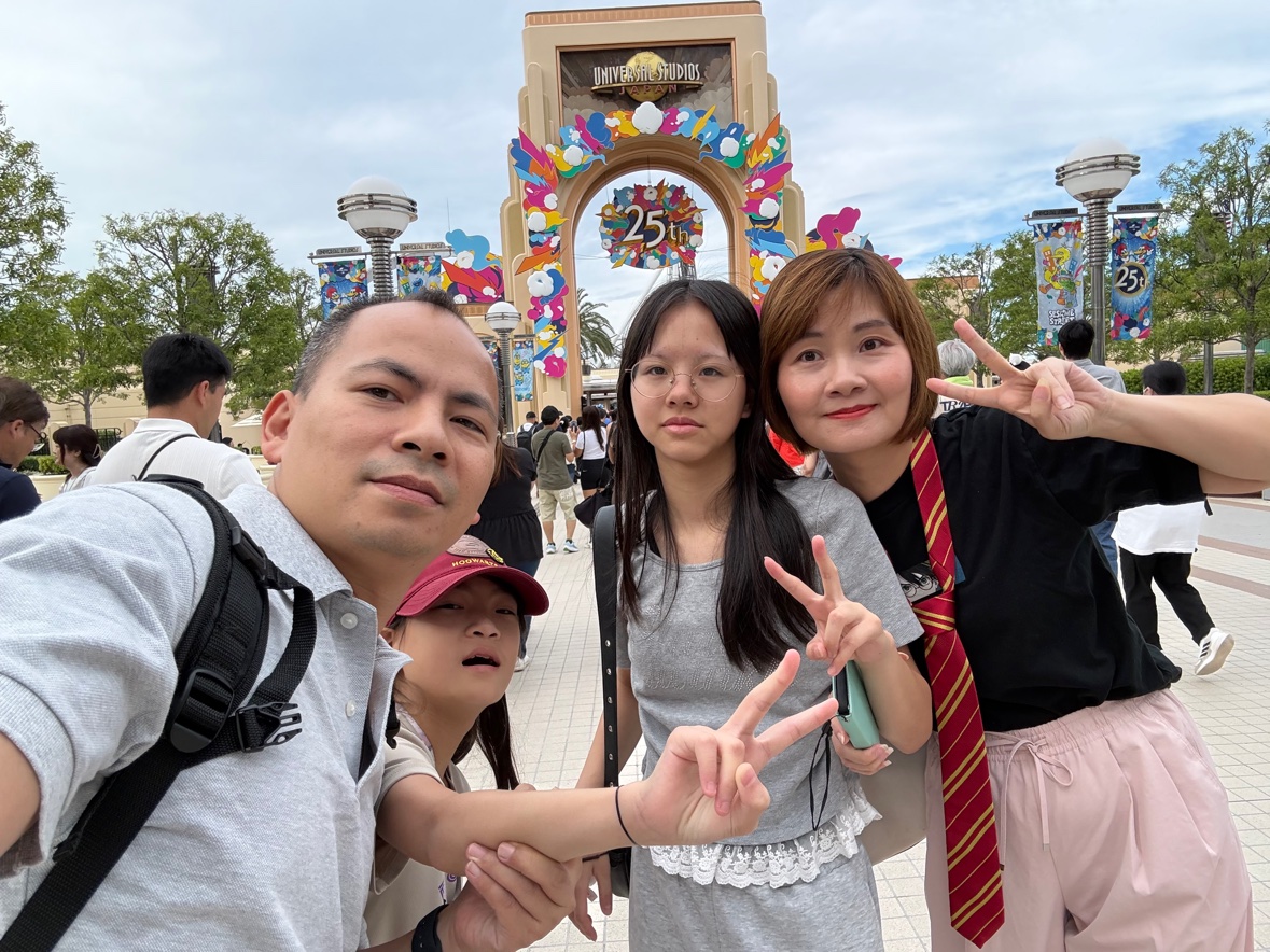 Nhà mình ở cổng USJ