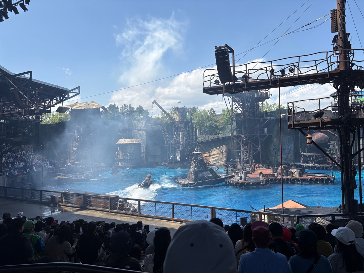 Show WaterWorld với những pha hành động trên mặt nước